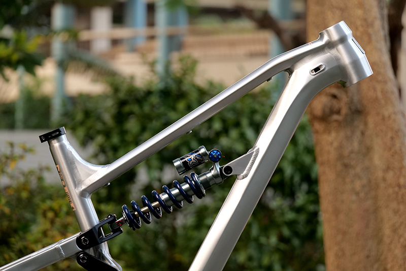 Softtail fietsframe van alumin - Mountain Biking Uk recensie en prijs